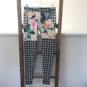 🌈🌻 Floral stretchy leggings